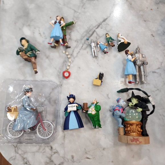 Lot of 9 Wizard of Oz Hallmark Christmas Ornaments, NIB - Picture 2 of 6
